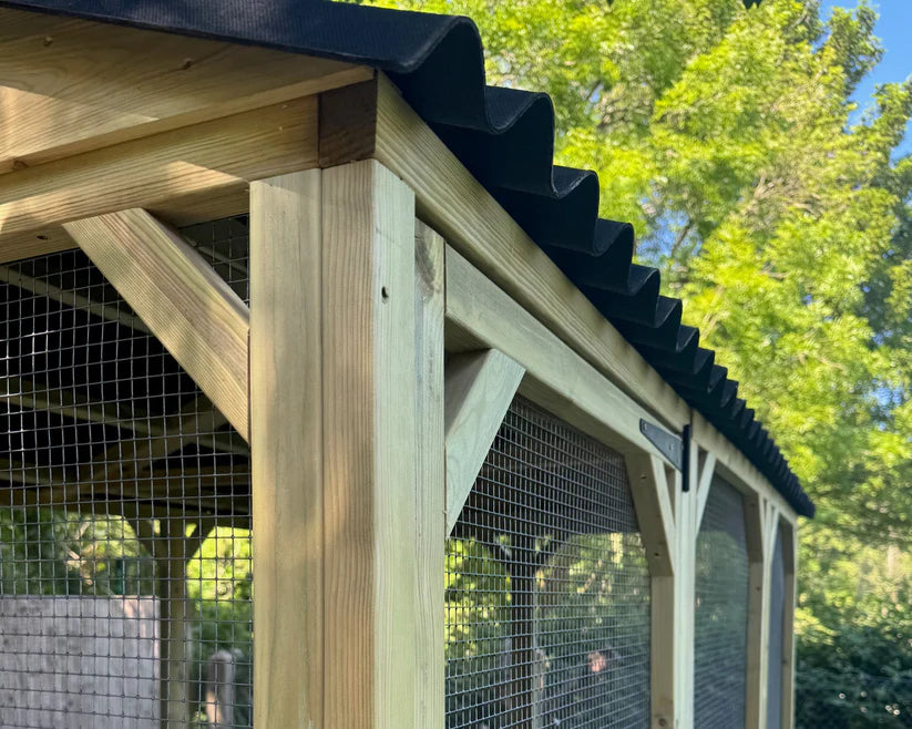 Vyse Arks Enclosed Run | Apex Onduline Roof | 9ft x 6ft | 16 Gauge Wire Mesh