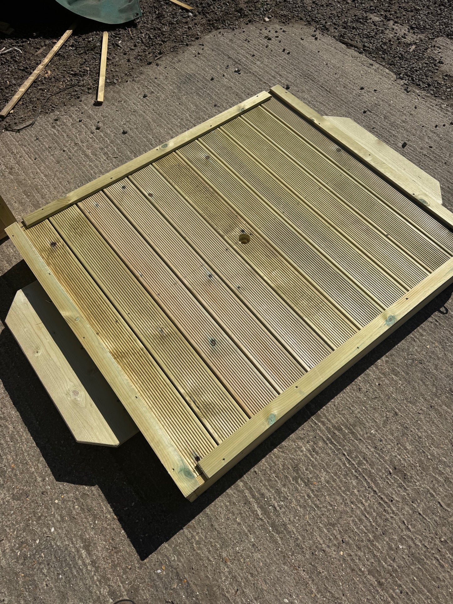 Medium Duck Float | Suitable for Floating Duck Houses | 120cm x 102cm