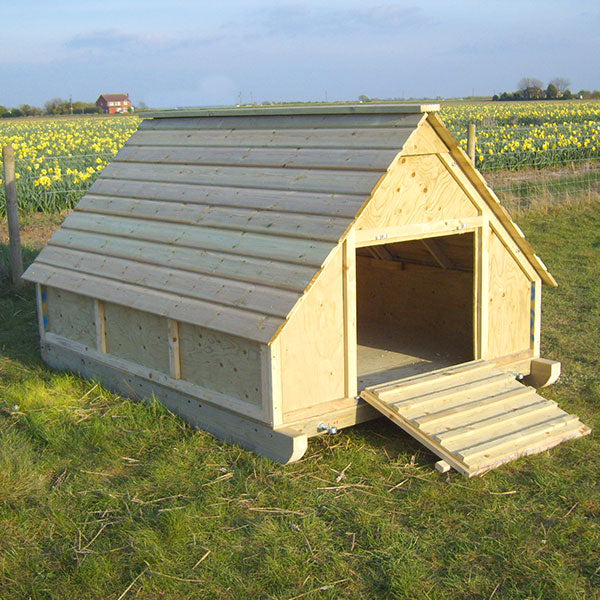 Large duck house expertly handmade beautiful finish, safe, secure made with the finest high quality timber in England long lasting and perfect for the British climate