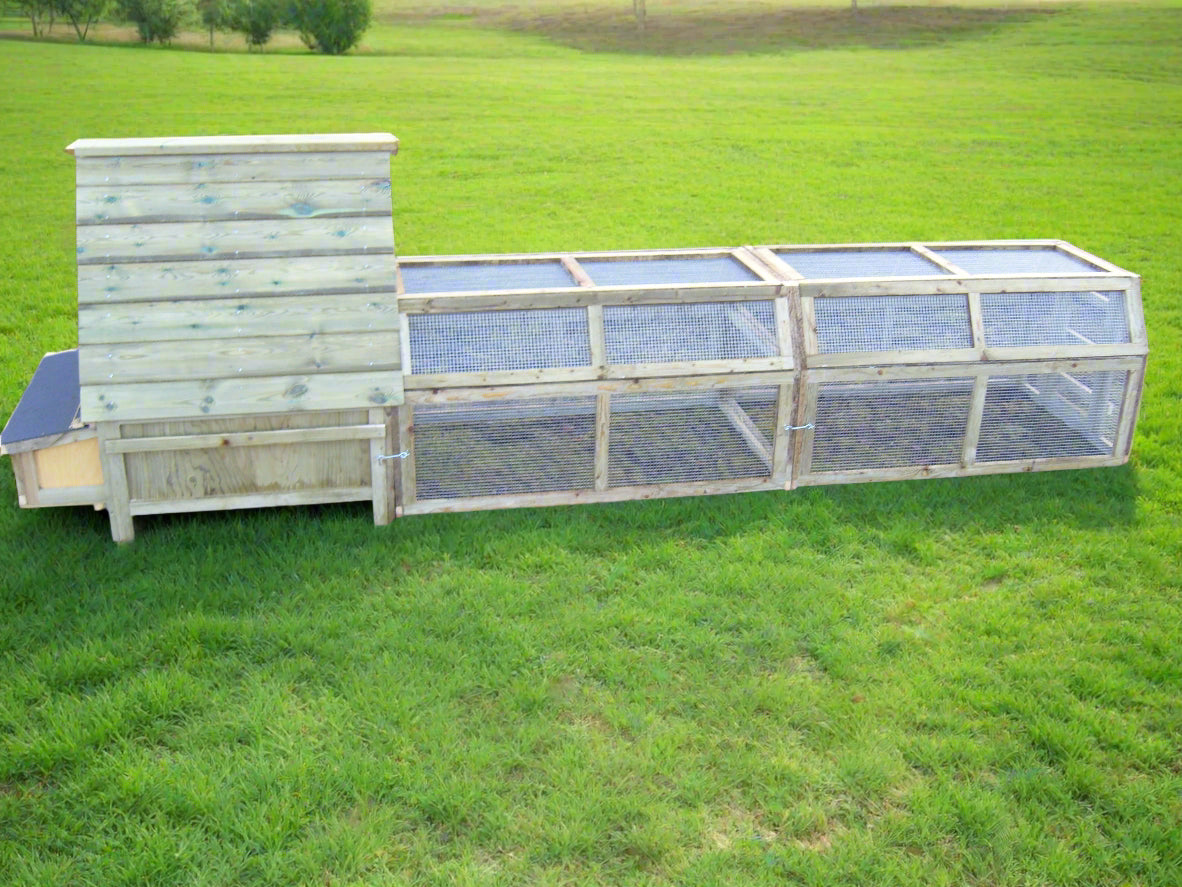 VA Swiss Chalet Style Chicken House for Up to 6 Birds With 10ft Run