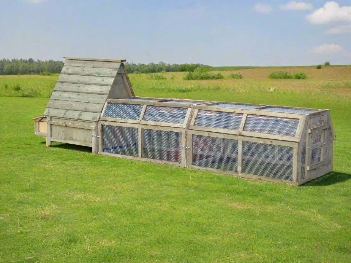 VA Swiss Chalet Style Chicken House for Up to 6 Birds With 10ft Run