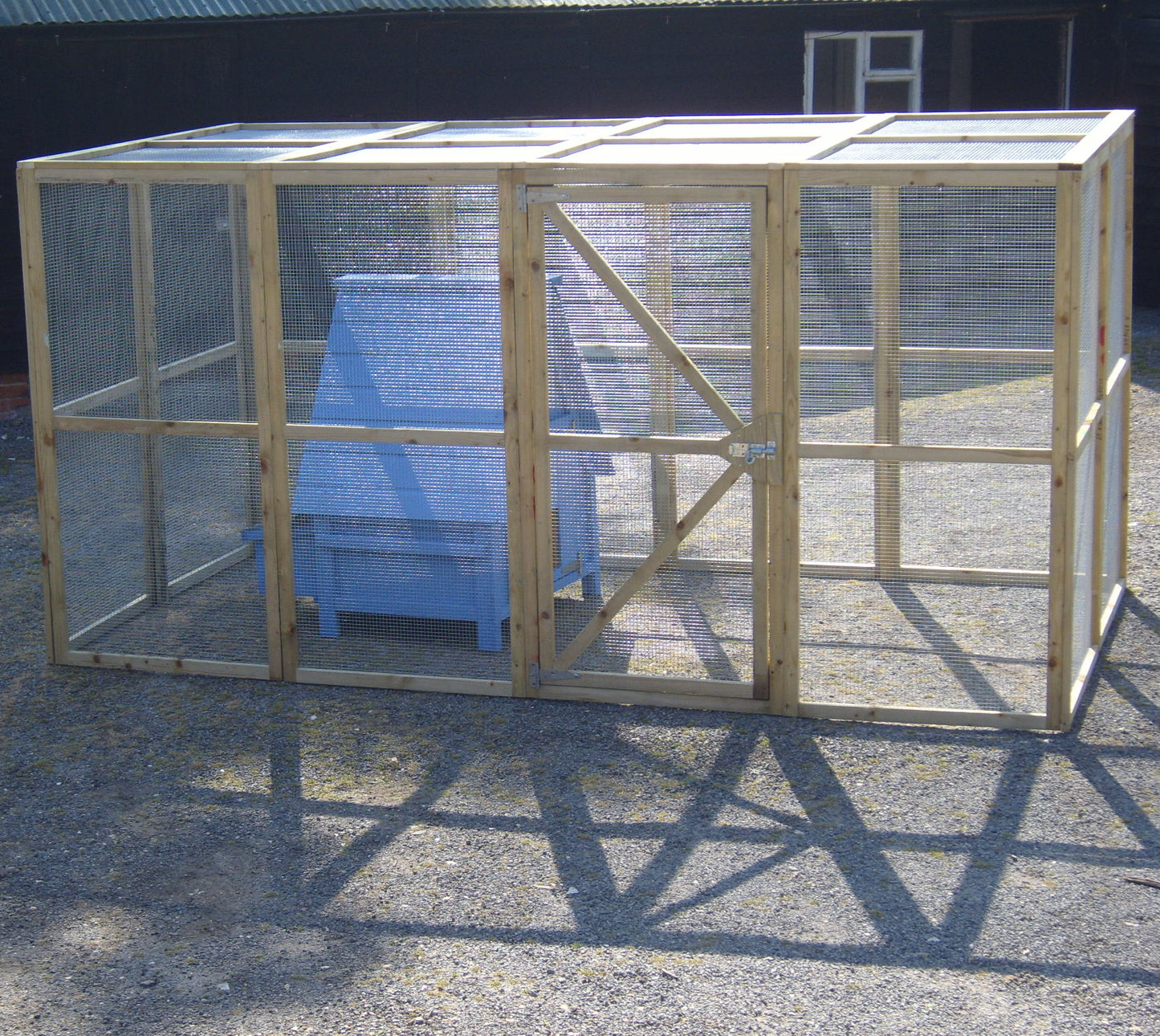 Vyse Arks Enclosed Run | 15ft x 6ft Flat Roof | 19 Gauge Wire Mesh