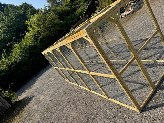 Vyse Arks Enclosed Run | 12ft x 6ft Flat Roof | 16 Gauge Wire Mesh