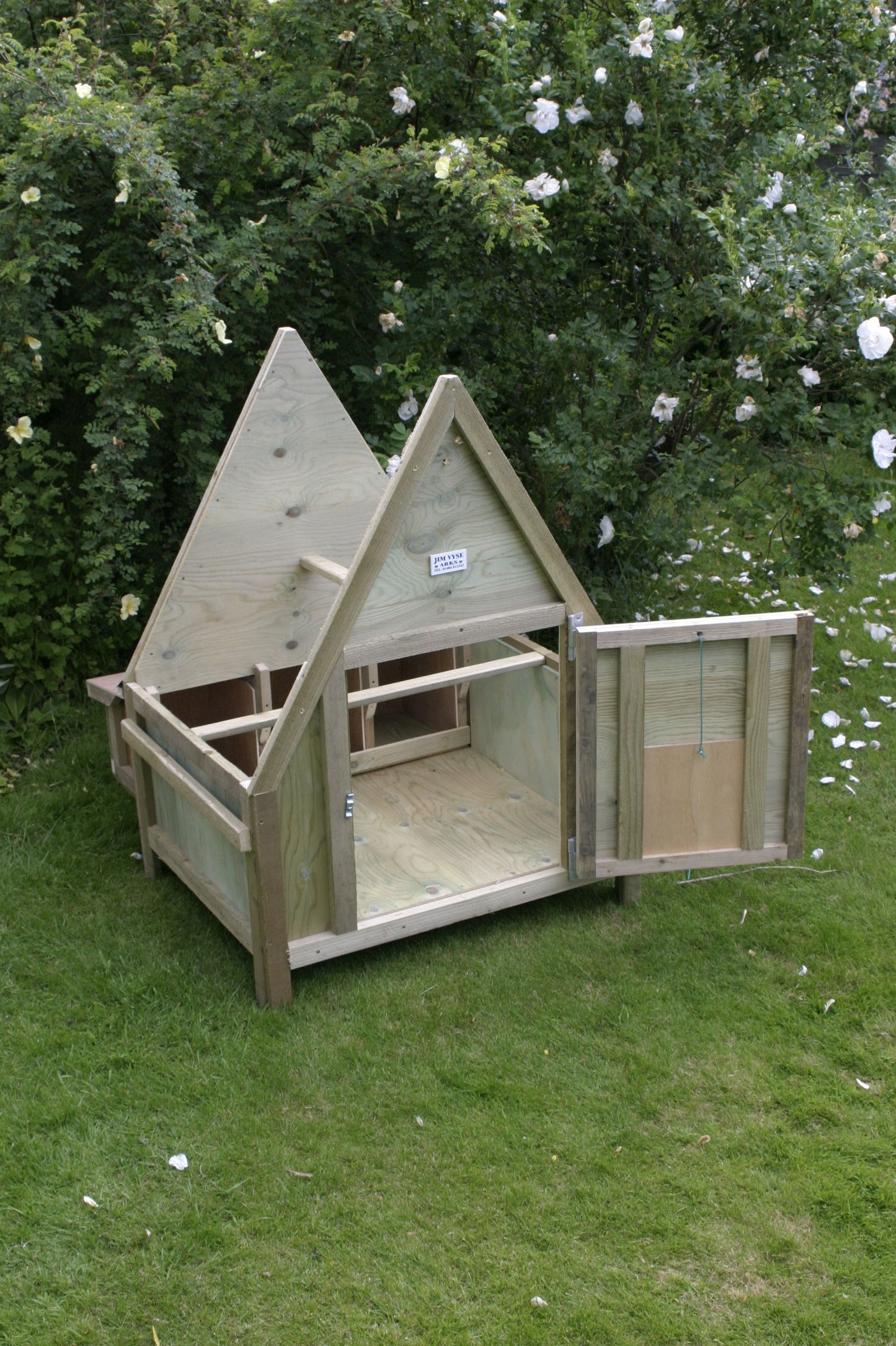 VA Swiss Chalet Style Chicken House for Up to 6 Birds With 10ft Run